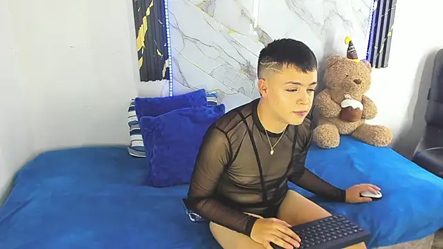 Snapshot of christopher_Hot chatting on June 2026 08:57:02 PM christopher Hot online show from June 2026 08:57:02 PM
