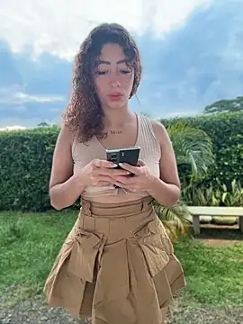 Snapshot of roxyrougee chatting on May 2026 10:45:01 AM roxyrougee online show from May 2026 10:45:01 AM