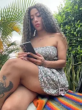 Snapshot of roxyrougee chatting on May 2026 09:19:01 PM roxyrougee online show from May 2026 09:19:01 PM