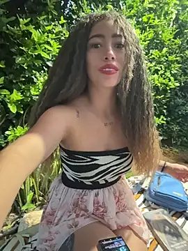 Snapshot of roxyrougee chatting on May 2026 10:46:01 AM roxyrougee online show from May 2026 10:46:01 AM
