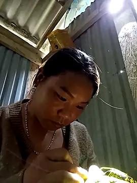 may-squirl online show from September 2025 04:16:02 AM