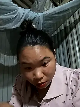 may-squirl online show from October 2025 11:33:02 AM