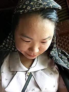 may-squirl online show from October 2025 02:23:02 AM