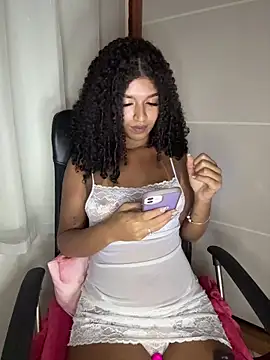 larajuli online show from May 2026 12:41:01 AM