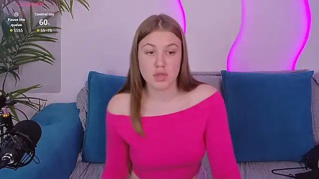 Snapshot of MelanieHenders chatting on September 2025 05:05:02 PM MelanieHenders online show from September 2025 05:05:02 PM