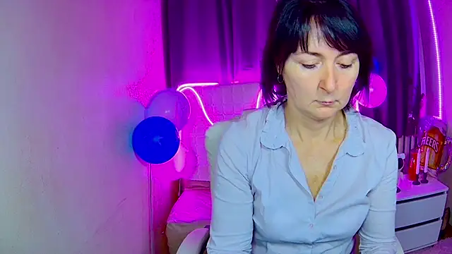 Snapshot of VivianGuchih chatting on September 2025 06:04:02 AM VivianGuchih online show from September 2025 06:04:02 AM