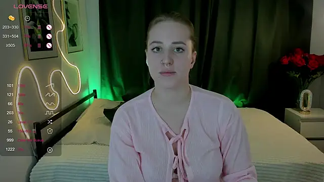 Alice Cire online show from November 2025 03:00:02 PM