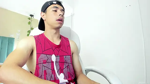 Muscle Scott online show from September 2025 12:09:02 PM