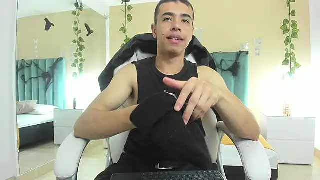 Muscle Scott online show from October 2025 12:28:01 PM