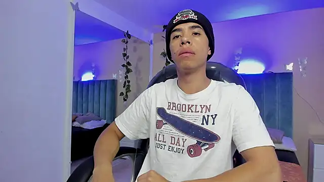 Muscle Scott online show from November 2025 01:53:02 PM