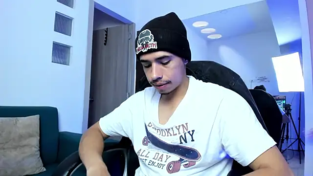 Muscle Scott online show from April 2026 02:06:01 PM