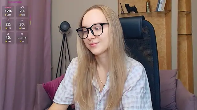 SoonMoor online show from November 2025 07:06:01 PM