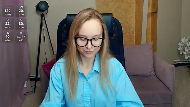 SoonMoor online show from December 2025 06:56:01 PM