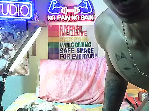 Snapshot of Strongcockfitness chatting on September 2025 05:28:01 PM Strongcockfitness online show from September 2025 05:28:01 PM