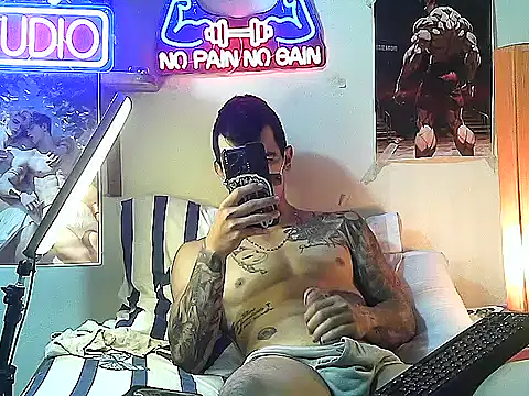 Snapshot of Strongcockfitness chatting on October 2025 06:54:01 PM Strongcockfitness online show from October 2025 06:54:01 PM