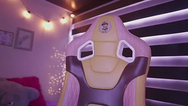 Snapshot of Rebecah_1 chatting on November 2025 01:33:02 PM Rebecah 1 online show from November 2025 01:33:02 PM