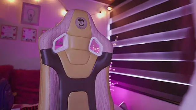 Snapshot of Rebecah_1 chatting on December 2025 03:43:01 PM Rebecah 1 online show from December 2025 03:43:01 PM