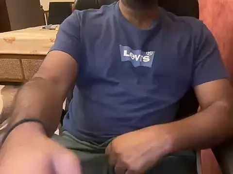 Snapshot of BobgaBonga chatting on November 2025 06:39:01 PM BobgaBonga online show from November 2025 06:39:01 PM