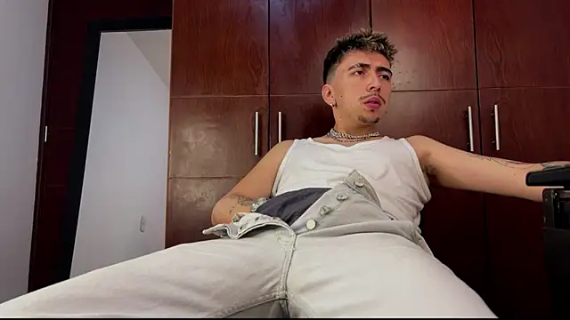 Snapshot of liamty_luxor chatting on October 2025 01:17:01 AM liamty luxor online show from October 2025 01:17:01 AM