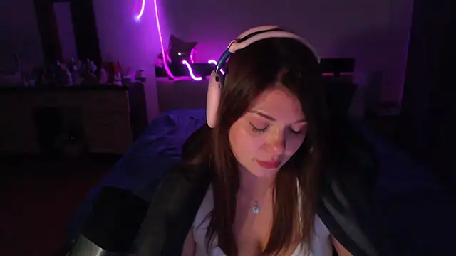 NutsGilmore online show from November 2025 03:25:02 PM