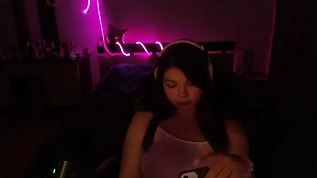 NutsGilmore online show from November 2025 05:01:02 PM