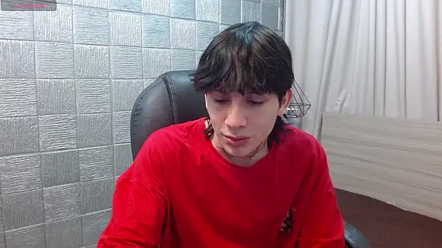 Snapshot of Iantwink18 chatting on December 2025 01:02:02 AM Iantwink18 online show from December 2025 01:02:02 AM