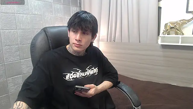 Snapshot of Iantwink18 chatting on January 2026 03:55:02 AM Iantwink18 online show from January 2026 03:55:02 AM