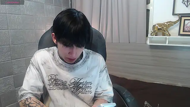 Snapshot of Iantwink18 chatting on January 2026 04:05:02 AM Iantwink18 online show from January 2026 04:05:02 AM