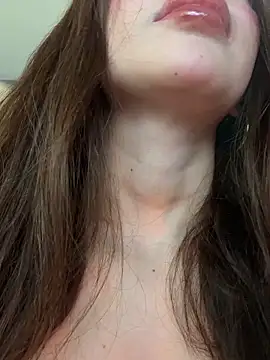 Bunnyylovee online show from March 2026 12:05:01 PM