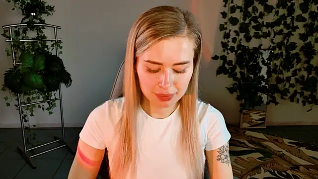 AdelLoyss online show from September 2025 05:07:01 AM