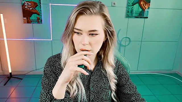 AdelLoyss online show from September 2025 09:11:02 AM