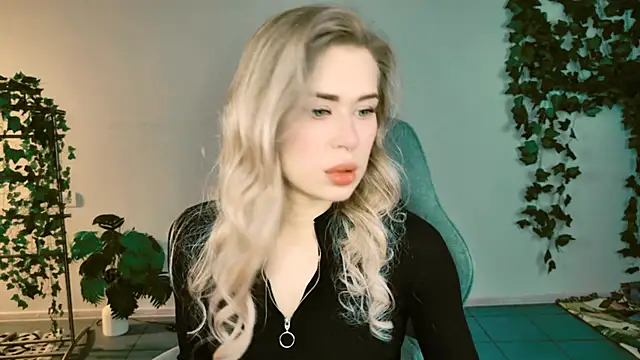 AdelLoyss online show from October 2025 01:12:02 PM