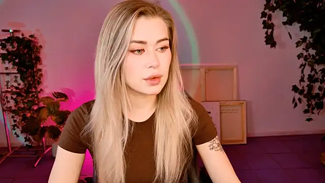 AdelLoyss online show from November 2025 01:11:02 PM