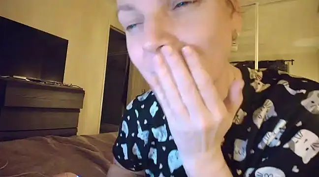 Snapshot of aussiepeaches chatting on February 2025 02:32:02 AM aussiepeaches online show from February 2025 02:32:02 AM