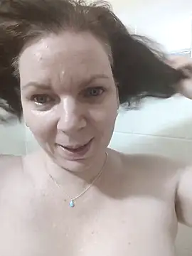 Snapshot of aussiepeaches chatting on September 2025 01:11:01 PM aussiepeaches online show from September 2025 01:11:01 PM