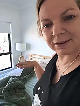 aussiepeaches online show from April 2026 03:22:02 AM