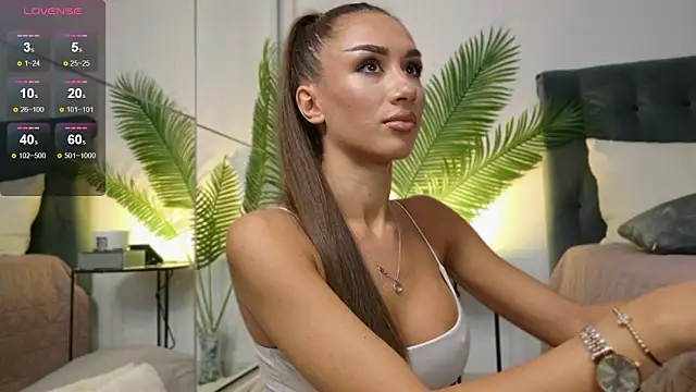 Snapshot of JuliaQuin chatting on October 2025 02:20:01 AM JuliaQuin online show from October 2025 02:20:01 AM