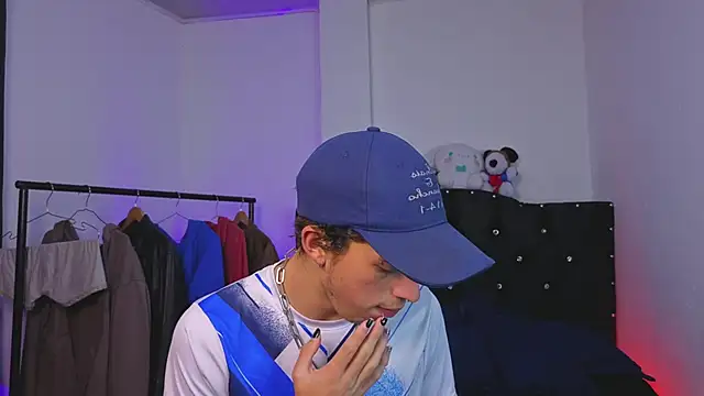 Snapshot of Otter_Star chatting on September 2025 03:28:01 AM Otter Star online show from September 2025 03:28:01 AM