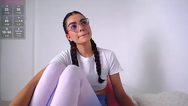 Snapshot of emilytolson_ chatting on October 2025 06:29:01 PM emilytolson online show from October 2025 06:29:01 PM