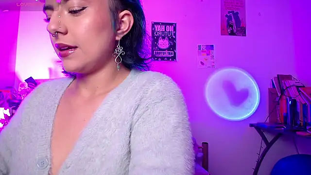 Snapshot of AlmaNanax chatting on November 2025 04:45:02 AM AlmaNanax online show from November 2025 04:45:02 AM