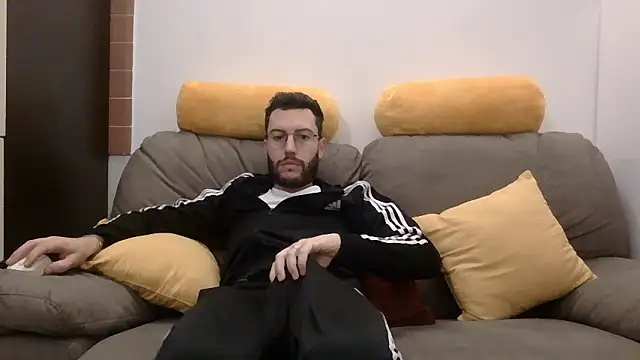 Amicisegreti online show from January 2026 06:26:01 AM