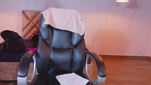 Snapshot of Olivia11_ chatting on November 2025 11:23:02 AM Olivia11 online show from November 2025 11:23:02 AM