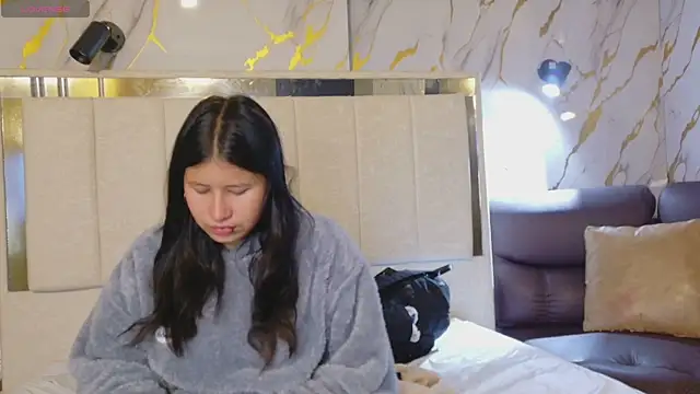 Olivia11  online show from April 2026 12:43:02 PM