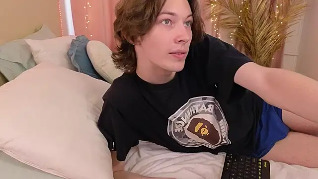 Snapshot of _Den1s_ chatting on October 2025 12:26:01 PM Den1s online show from October 2025 12:26:01 PM