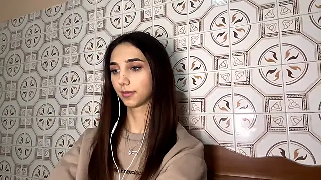 LinaMour online show from November 2025 10:18:02 PM