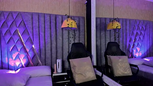 Snapshot of SkylerBloomm chatting on March 2026 03:01:01 AM SkylerBloomm online show from March 2026 03:01:01 AM