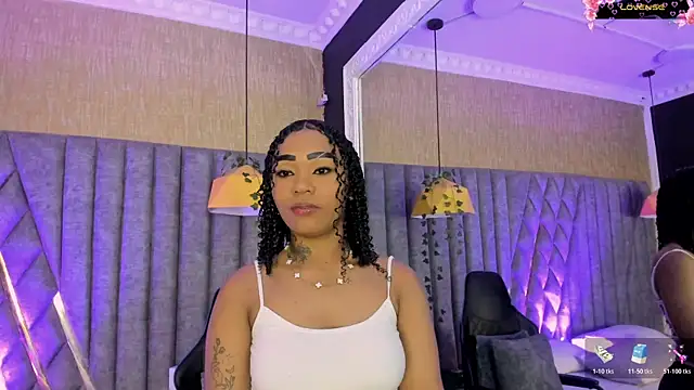 Snapshot of SkylerBloomm chatting on April 2026 04:13:02 AM SkylerBloomm online show from April 2026 04:13:02 AM