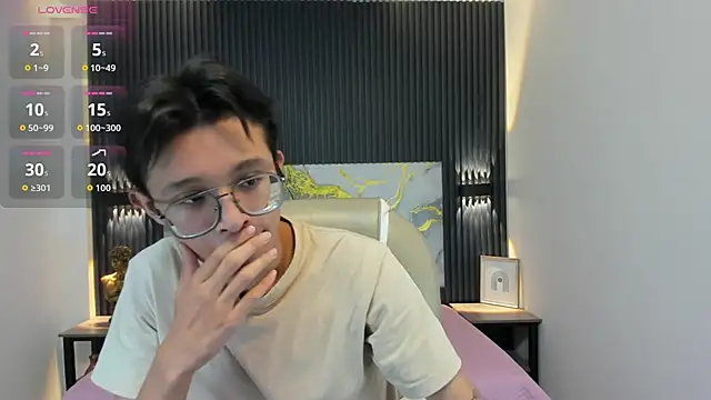 SantiagoRusso18 online show from November 2025 12:15:02 PM