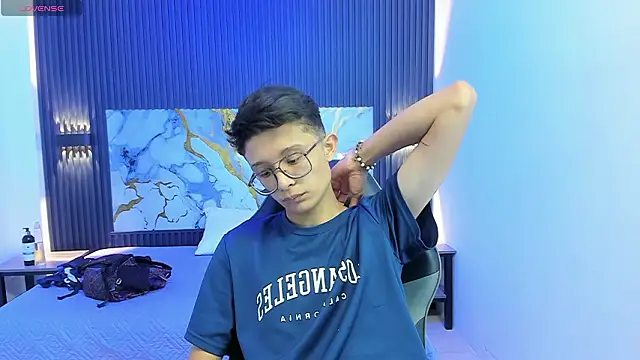 SantiagoRusso18 online show from February 2026 07:06:02 PM