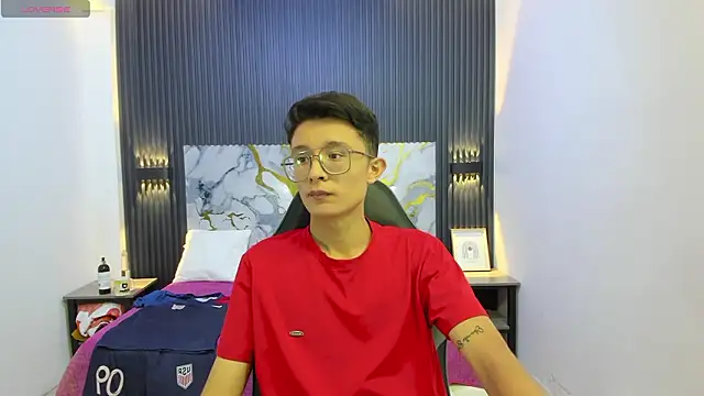 SantiagoRusso18 online show from February 2026 07:54:02 PM